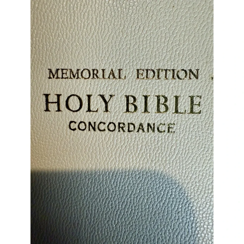 VTG 1950's White Memorial‎ Bible W/Concordance From Union In Cedar Box